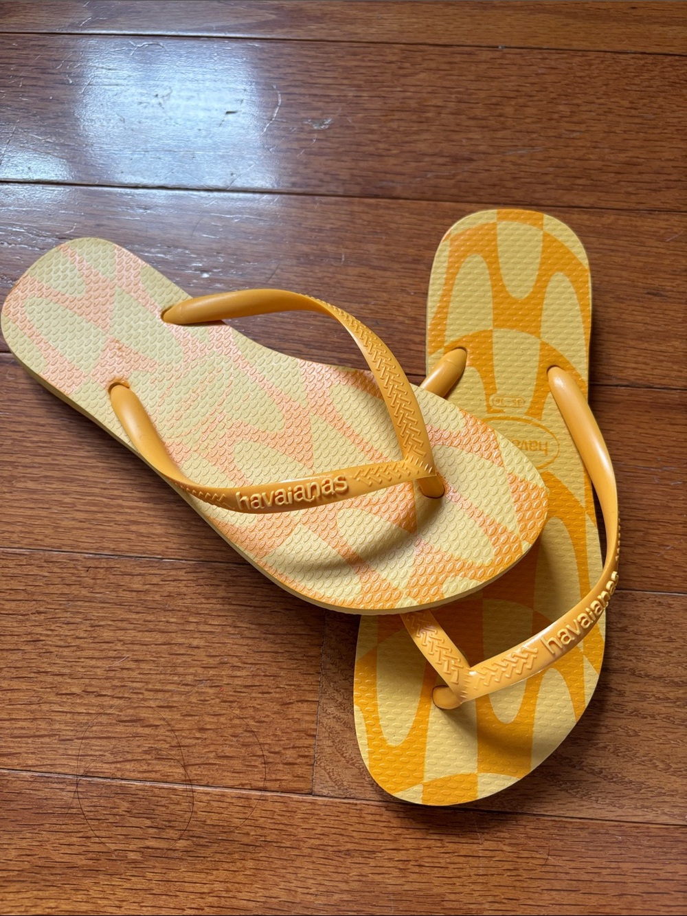 Havaianas Women's Yellow & Orange Patterned Flip Flops